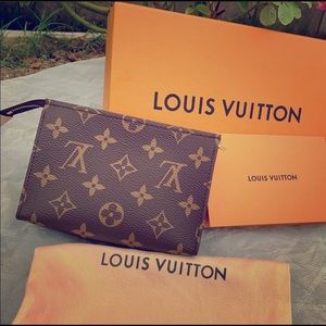 RARE SOLD OUT Louis Vuitton toiletry 15